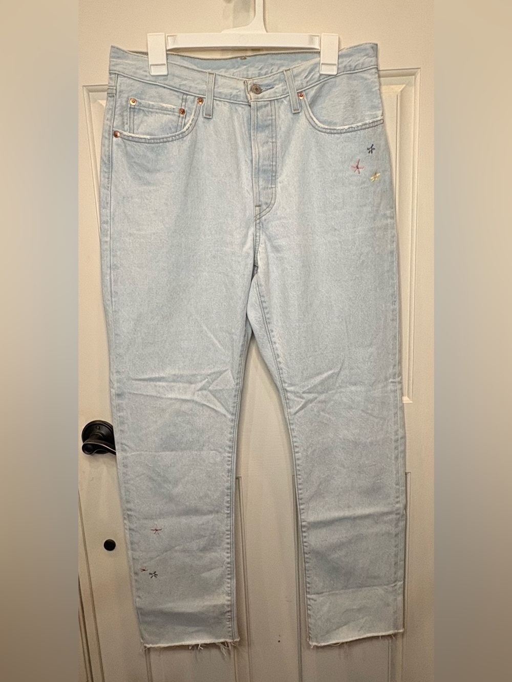 Levi's Wmn's 501 Straight Jeans Light Wash Button Fly Embroidered 5-Pocket 30x30